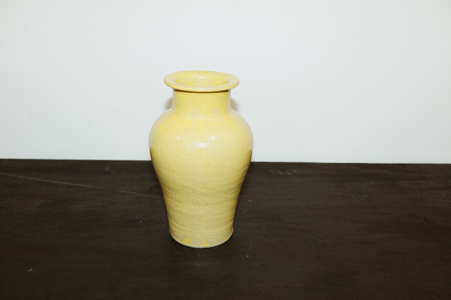 F004.7 DRAWING ROOM VASE IN YELLOW