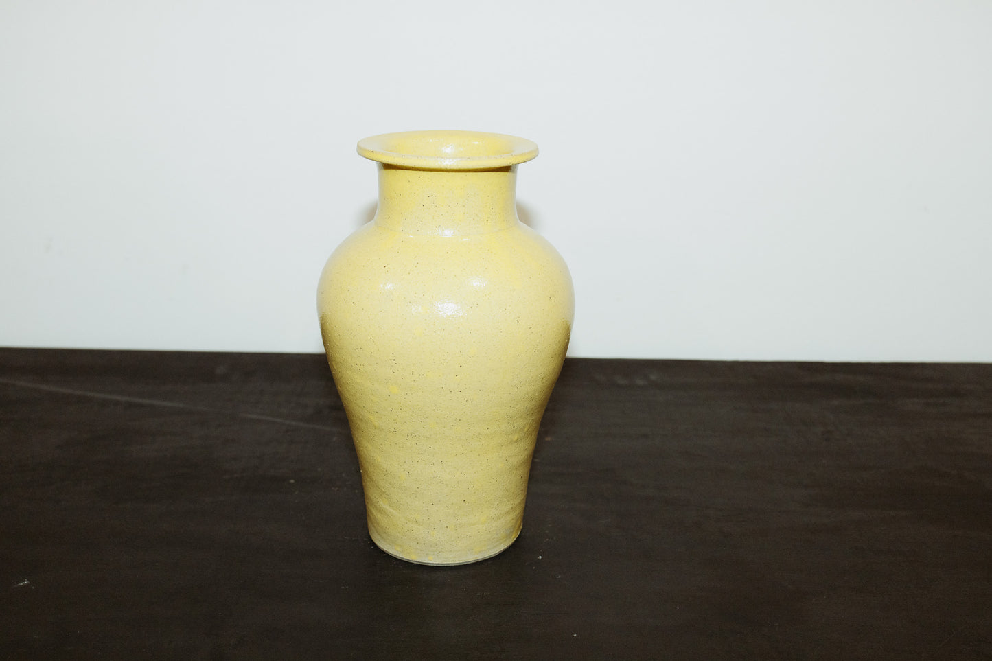 F004.7 DRAWING ROOM VASE IN YELLOW