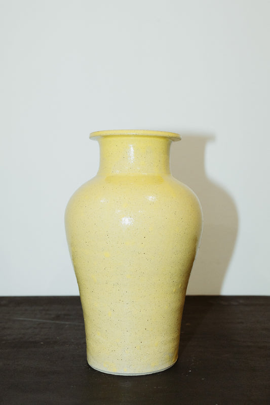 F004.7 DRAWING ROOM VASE IN YELLOW
