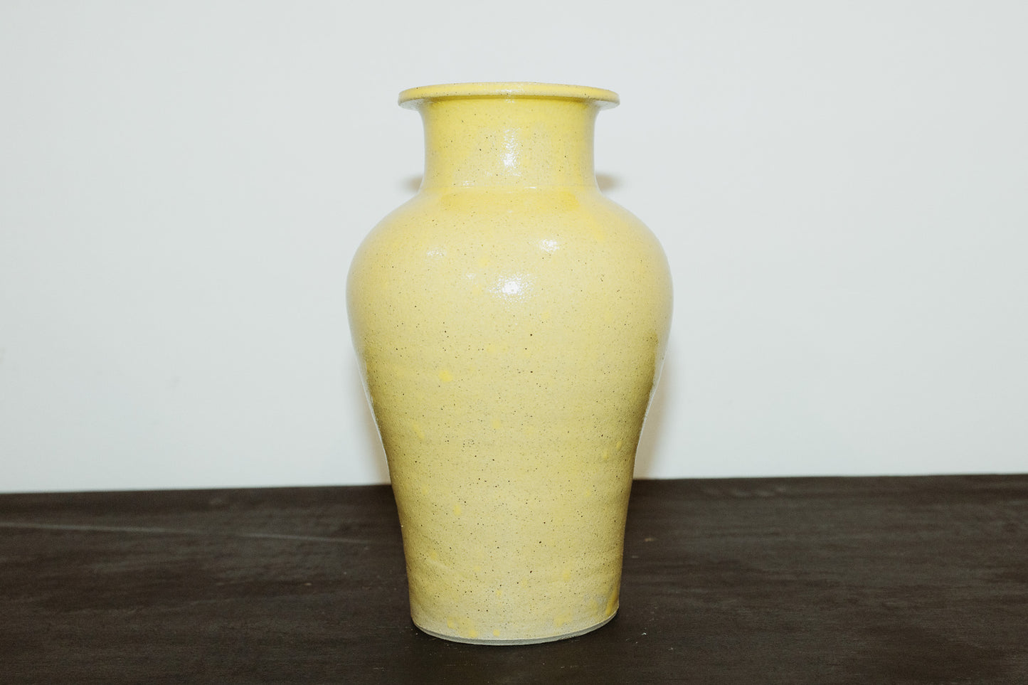 F004.7 DRAWING ROOM VASE IN YELLOW