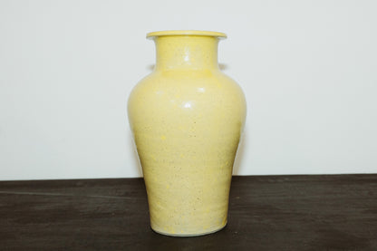 F004.7 DRAWING ROOM VASE IN YELLOW